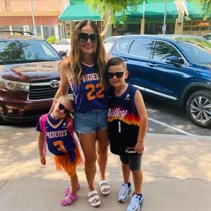 Meet your Posher, Deena